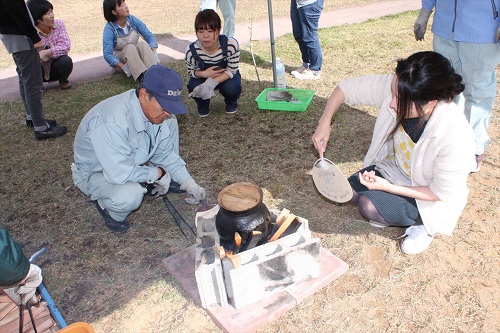 かまど炊飯写真